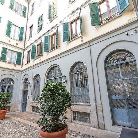 Luxury Apartment Near Duomo Italia 38 Милан Экстерьер фото