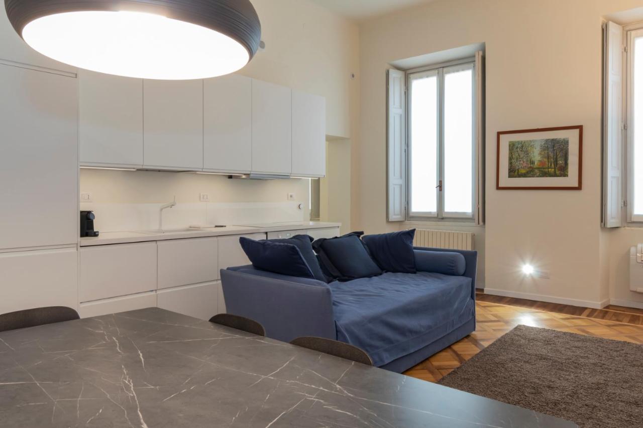 Luxury Apartment Near Duomo Italia 38 Милан Экстерьер фото